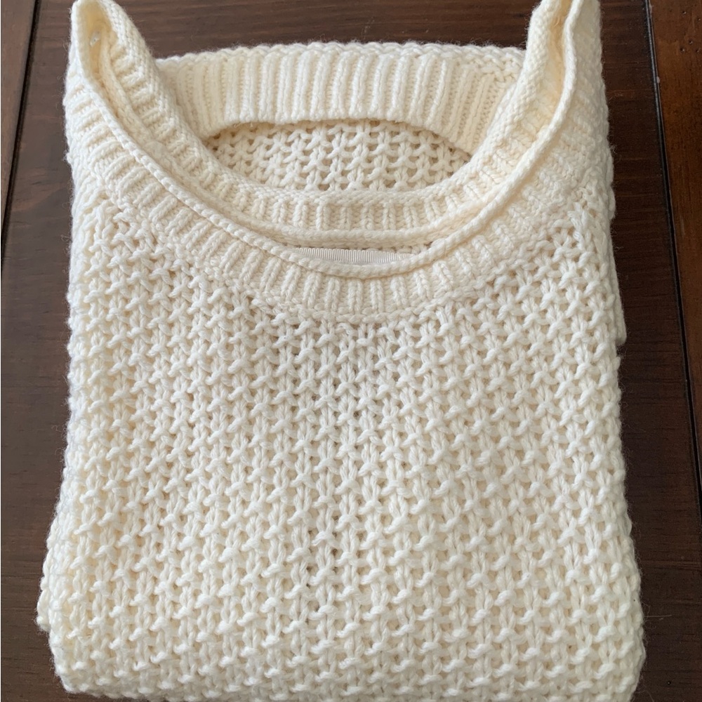 Abercrombie & Fitch light Cream Knit Sweater size Medium